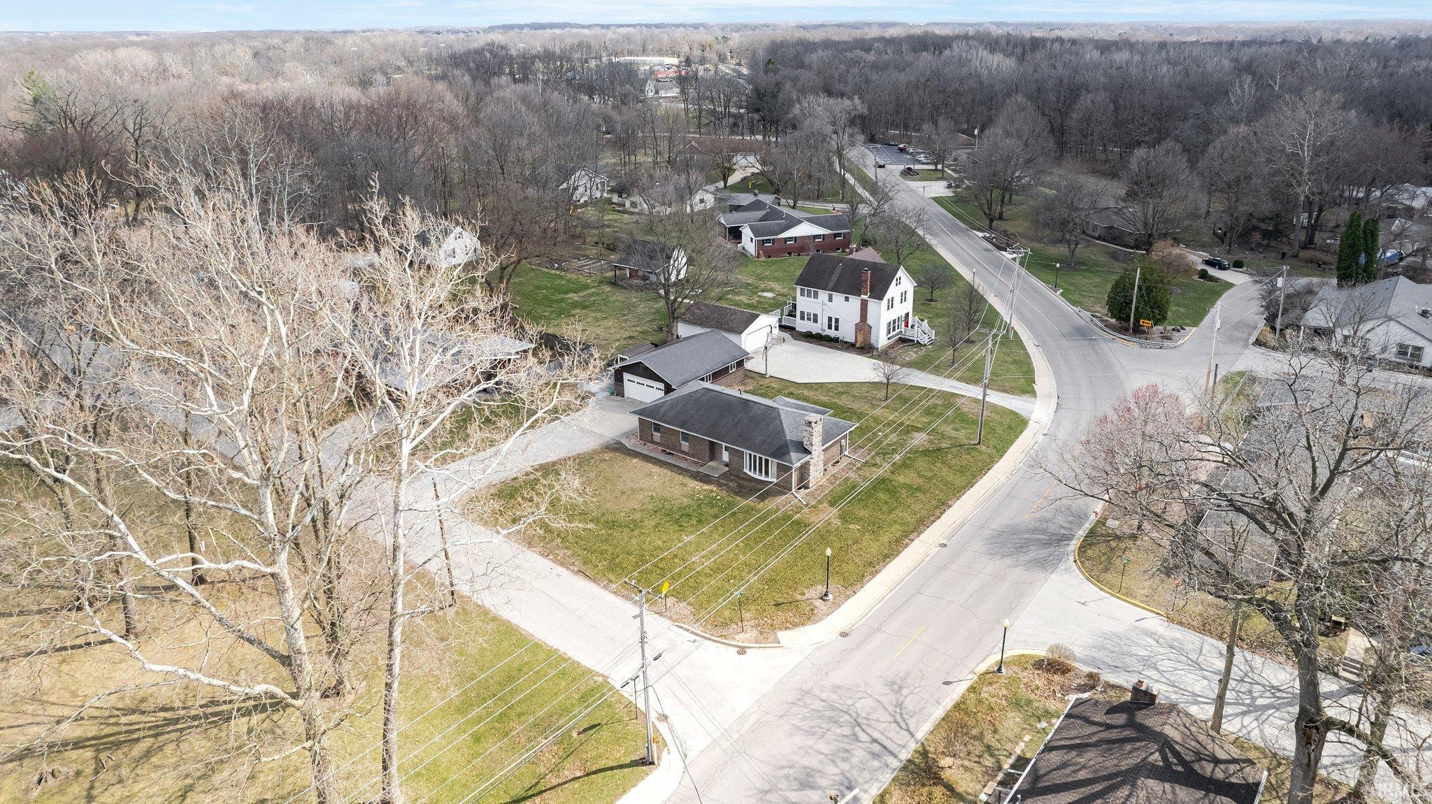 400 Robson Road Winona Lake, IN 46590 - Photo 2 of 22 Gallery Image 2