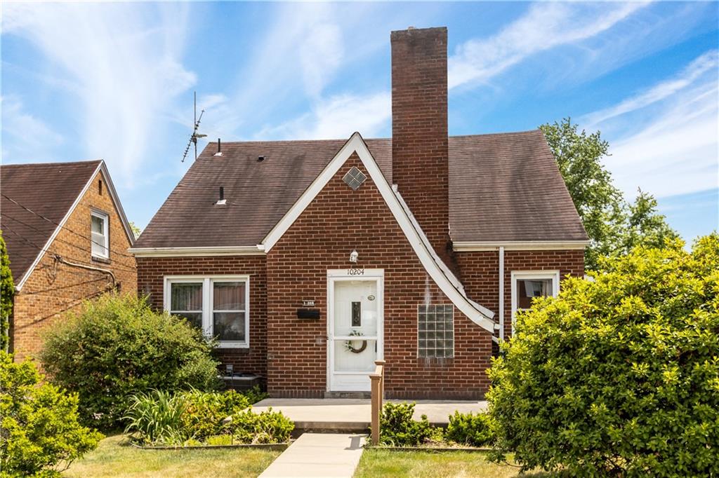 10204 Pearl Road Pittsburgh, PA 15235 - Photo 30 of 32 front view of a house with a yard