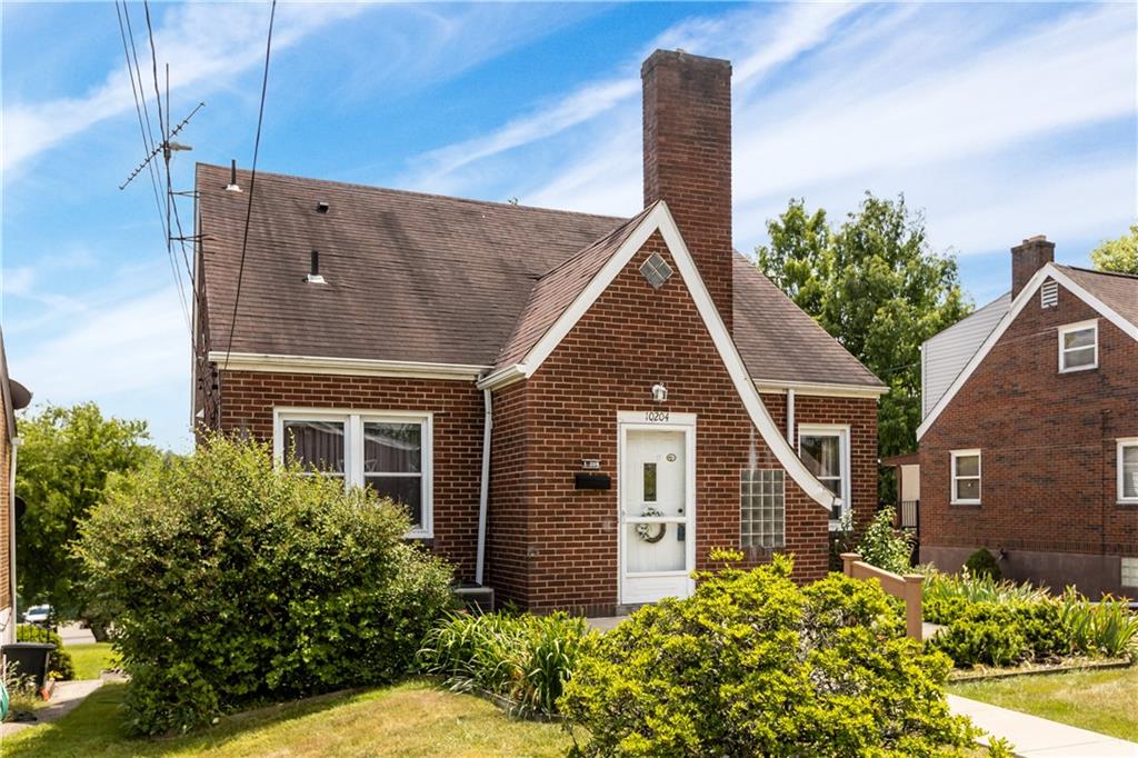 10204 Pearl Road Pittsburgh, PA 15235 - Photo 32 of 32 a front view of a house with garden