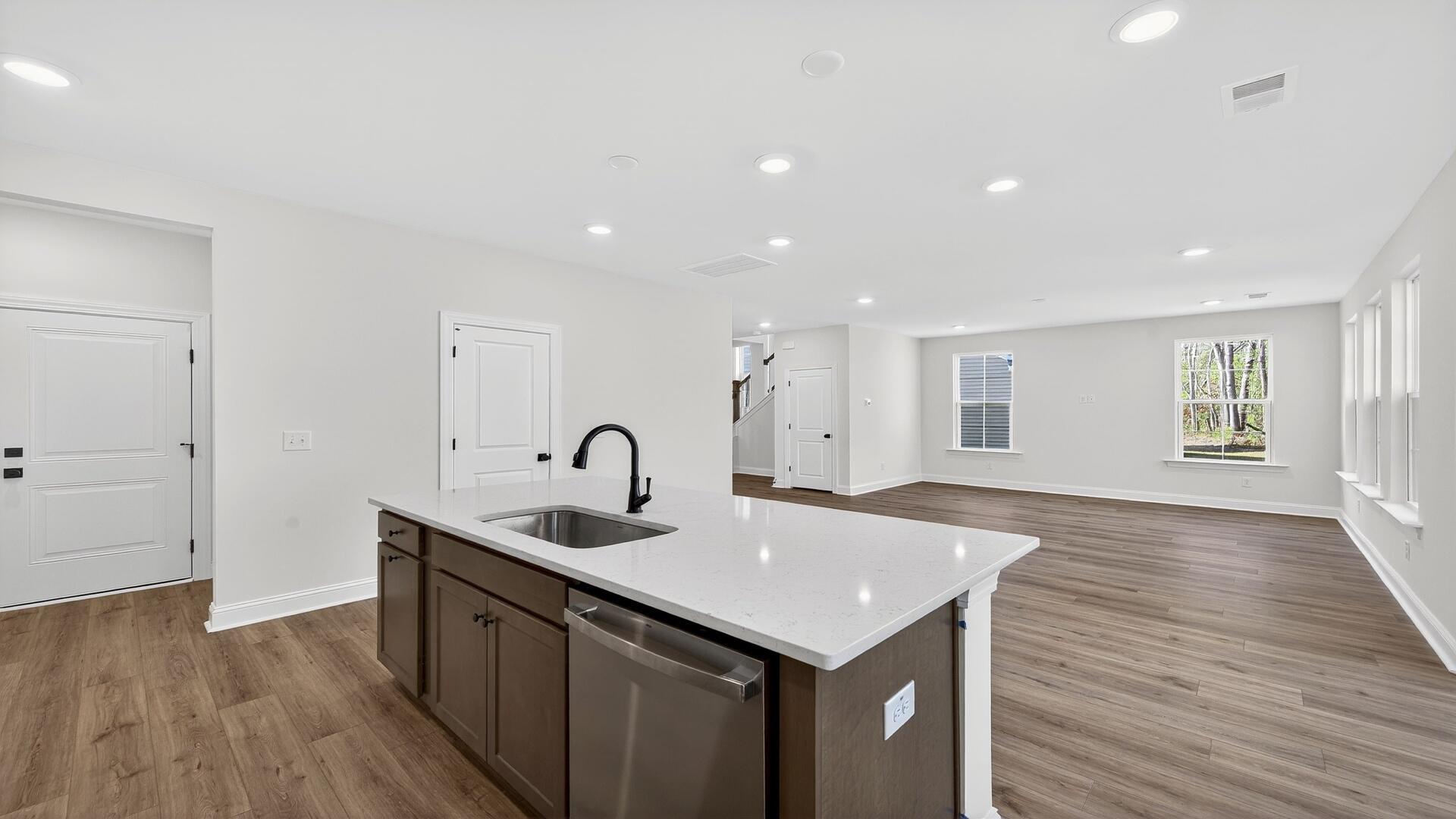 477 Cadbury Loop Summerville, SC 29486 - Photo 10 of 28 Kitchen