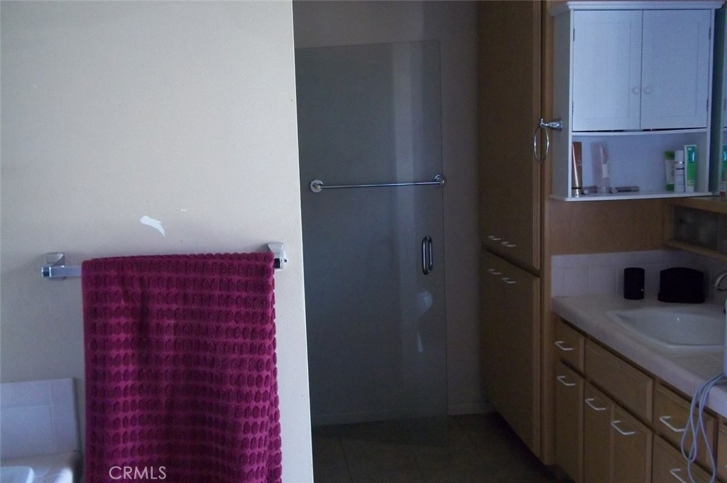 4967 Chapala Drive Riverside, CA 92507 - Photo 11 of 20 Primary Bath