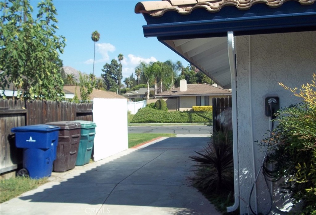 4967 Chapala Drive Riverside, CA 92507 - Photo 12 of 20 Driveway
