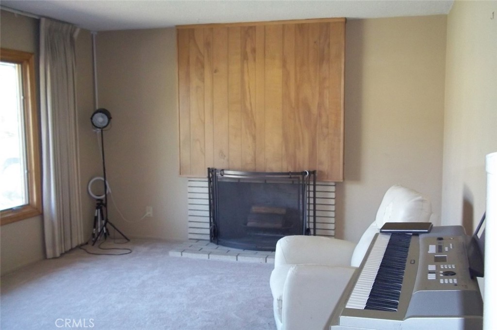 4967 Chapala Drive Riverside, CA 92507 - Photo 6 of 20 Living Room