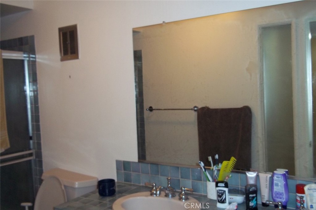 4967 Chapala Drive Riverside, CA 92507 - Photo 8 of 20 Guest/Hall Bathroom