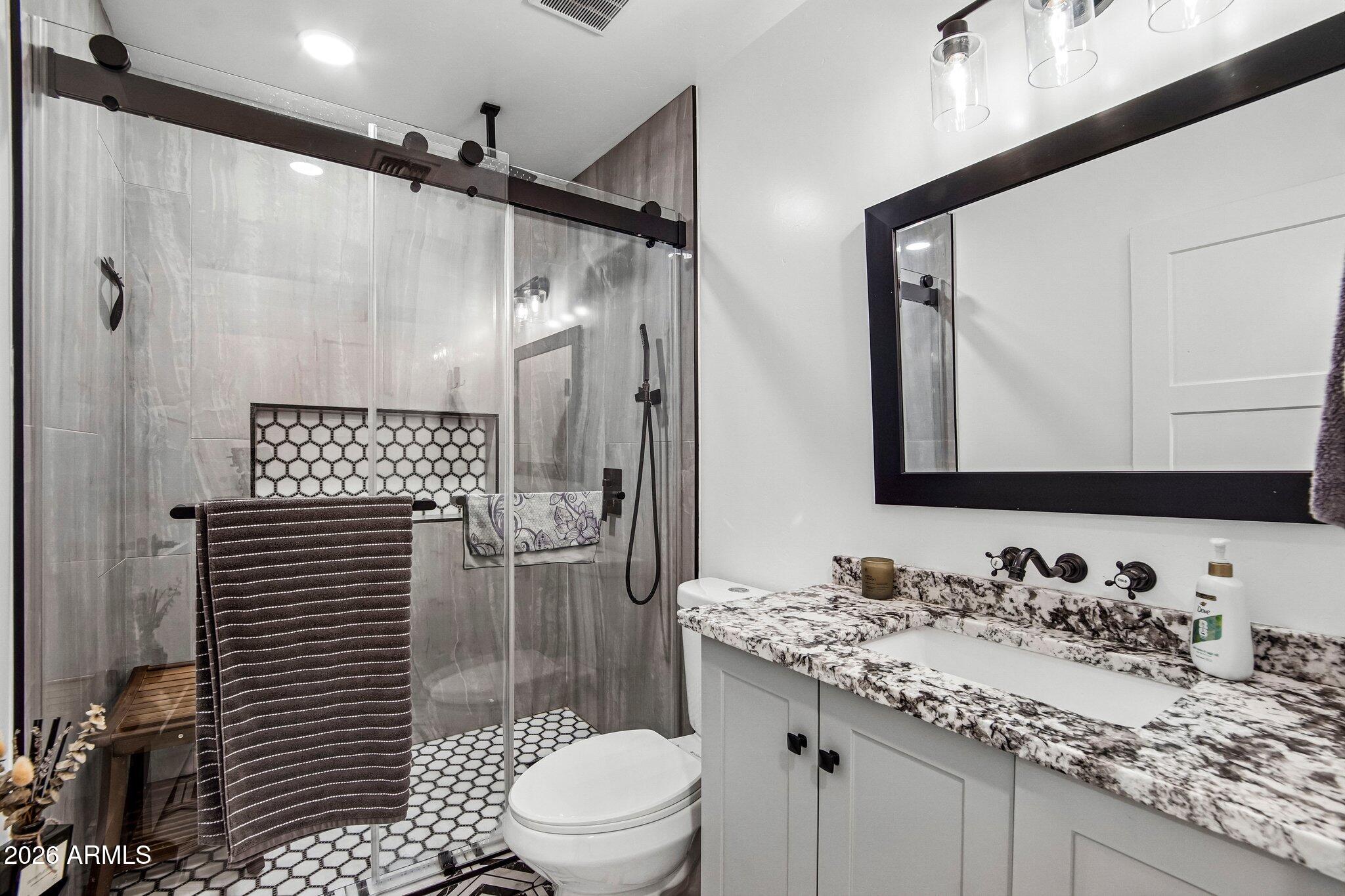 2401 West Echo Lane Phoenix, AZ 85021 - Photo 22 of 40 22-web-or-mls-W Echo Ln-S2706-022