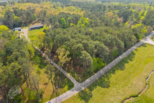$655,000 | 1549 Trace Creek Road, McEwen, TN 37101