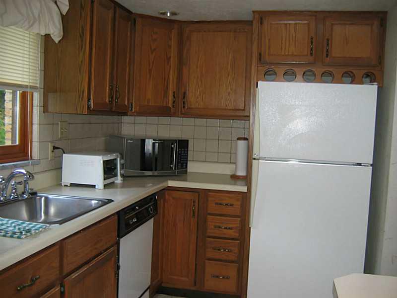2394 Rose Garden Road Pittsburgh, PA 15220 - Photo 6 of 25 Kitchen.