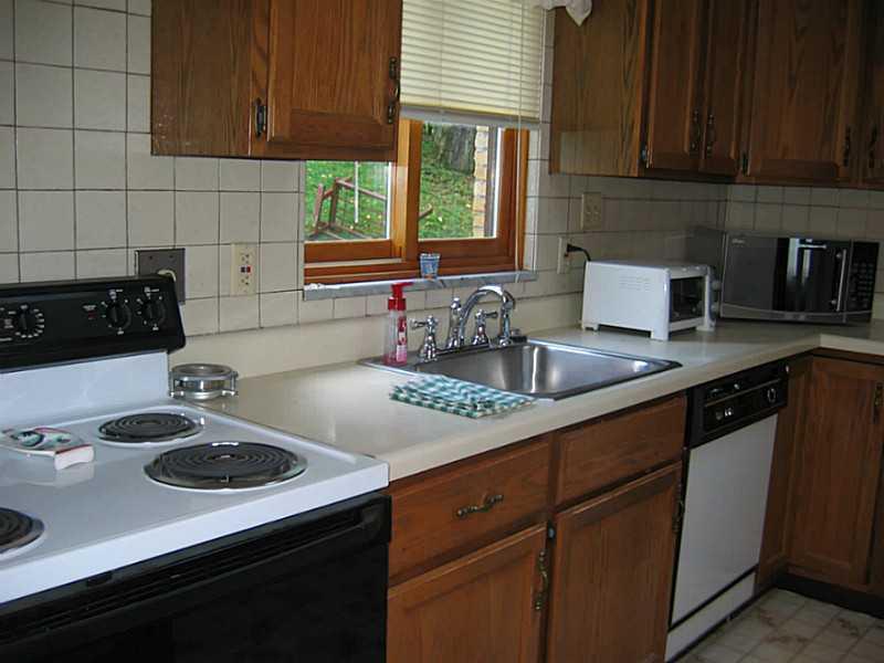 2394 Rose Garden Road Pittsburgh, PA 15220 - Photo 7 of 25 Kitchen.