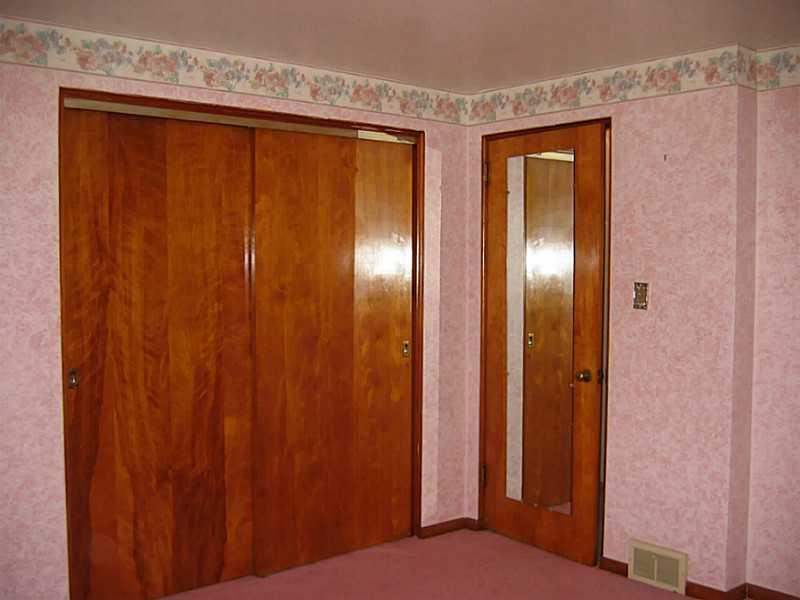 2394 Rose Garden Road Pittsburgh, PA 15220 - Photo 9 of 25 Master Bedroom. excellent closet space, very nice woodwork