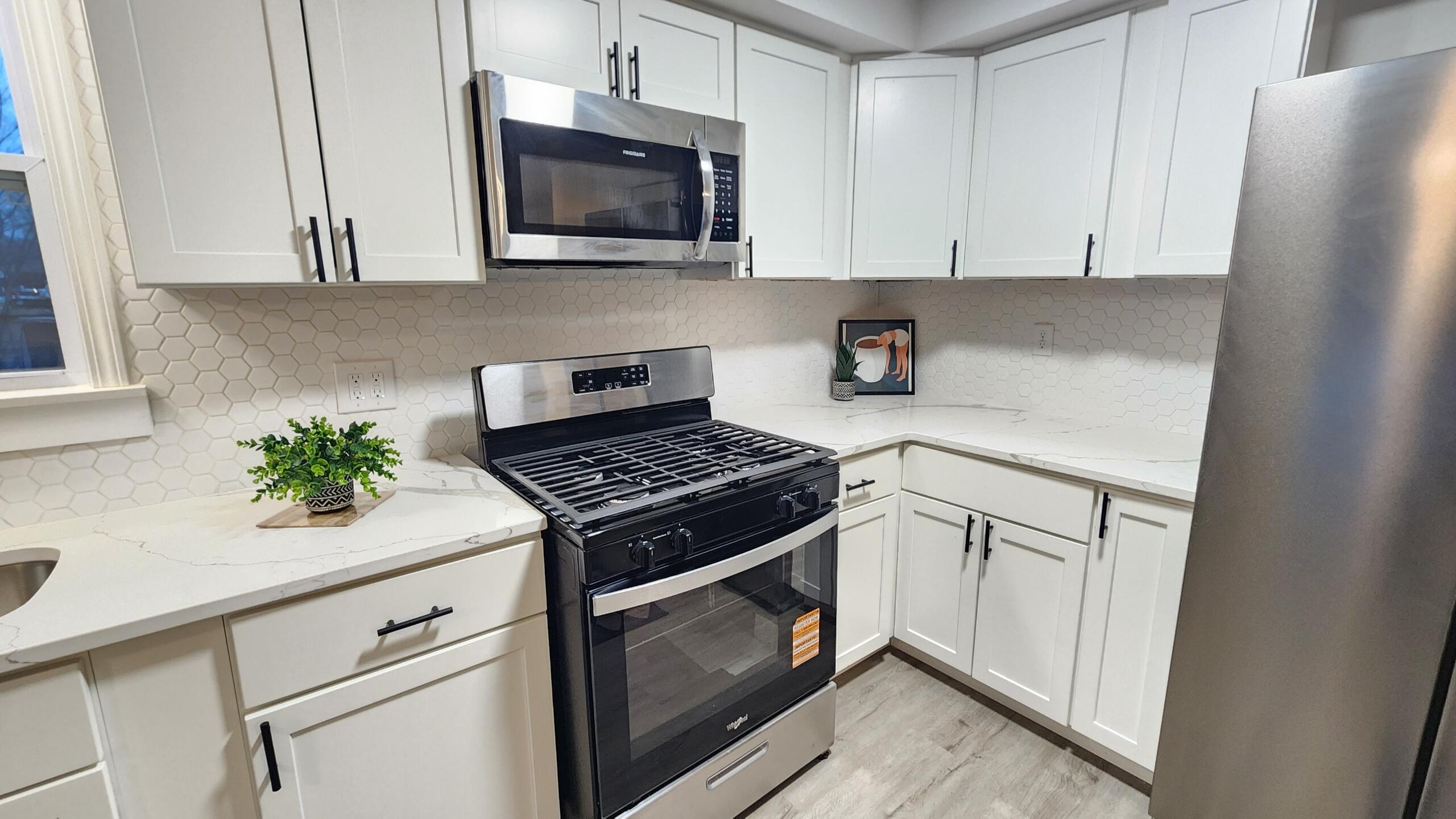 2014 East Elm Street Griffith, IN 46319 - Photo 4 of 17 2560x1441