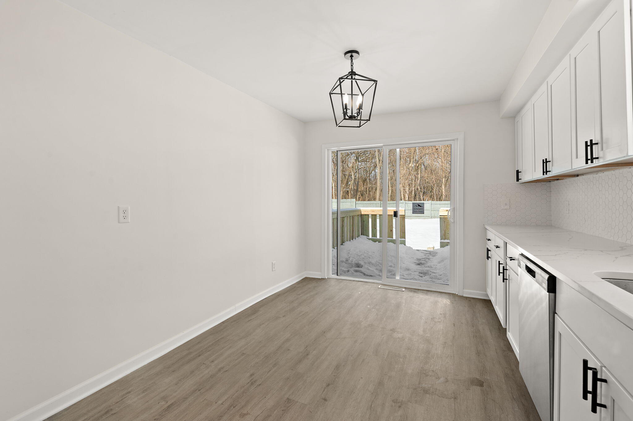 2014 East Elm Street Griffith, IN 46319 - Photo 5 of 17 2048x1365