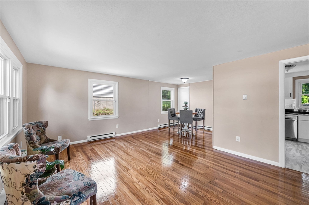 99 Lakevilla Avenue Springfield, MA 01109 - Photo 7 of 34