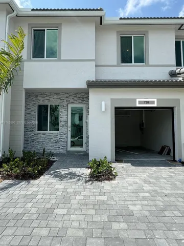 $2,600 | 738 Southeast 13th Court, Homestead, FL 33034