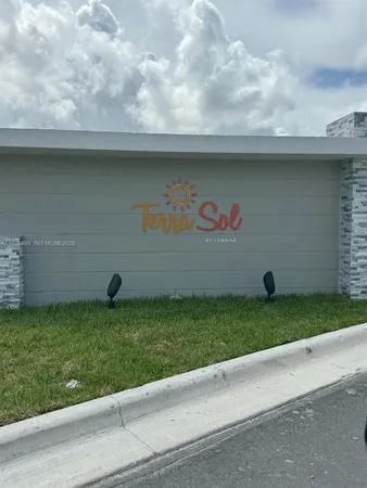 $2,600 | 738 Southeast 13th Court, Homestead, FL 33034