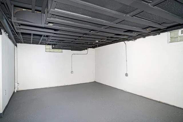 $1,895 | 138 North Howard Court, Gary, IN 46403