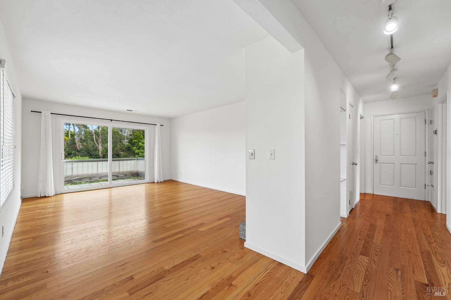 16 Anchorage Road Sausalito, CA 94965 - Photo 11 of 32