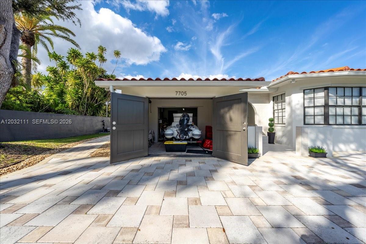 7705 Southwest 66th Street Miami, FL 33143 - Photo 4 of 60