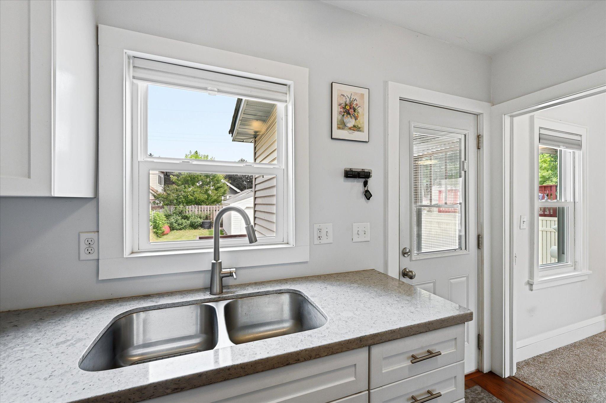 1426 Pascal Street St. Paul, MN 55108 - Photo 4 of 32 Gallery Image 4