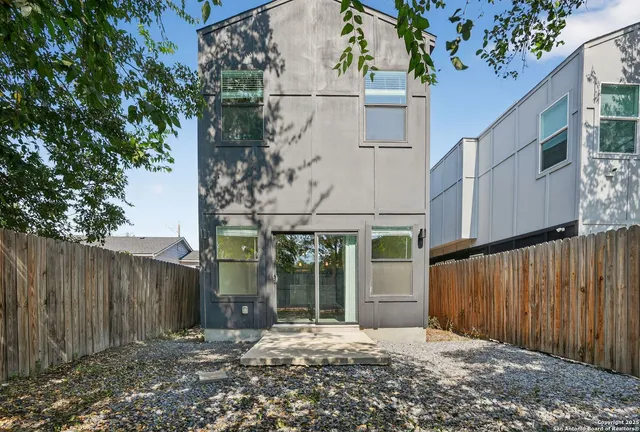 $1,895 | 1906 East Crockett Street, San Antonio, TX 78202