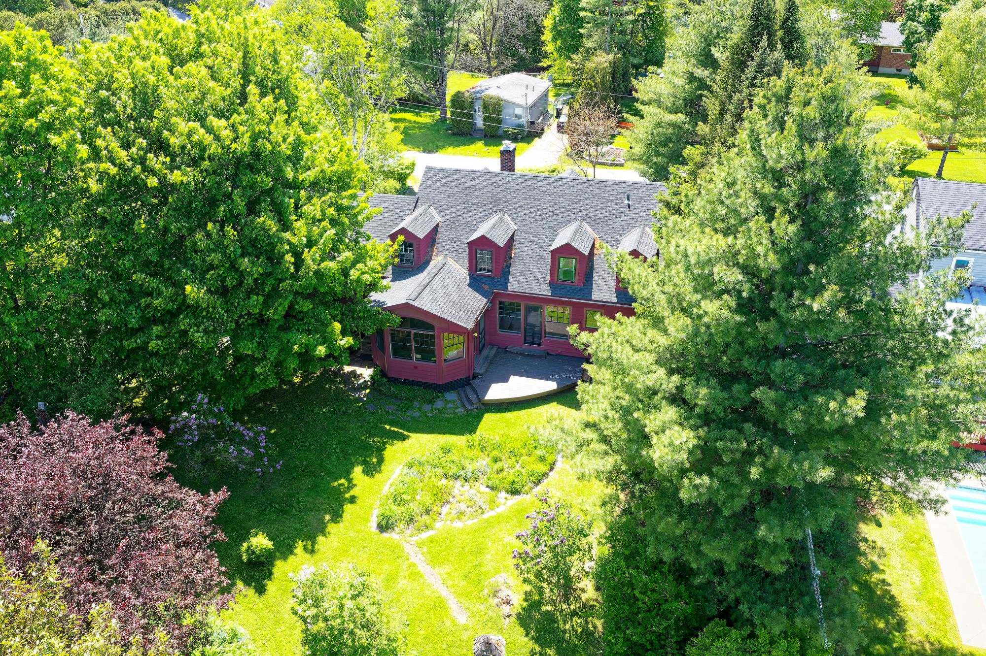 32 Thrall Avenue Rutland, VT 05701 - Photo 3 of 40