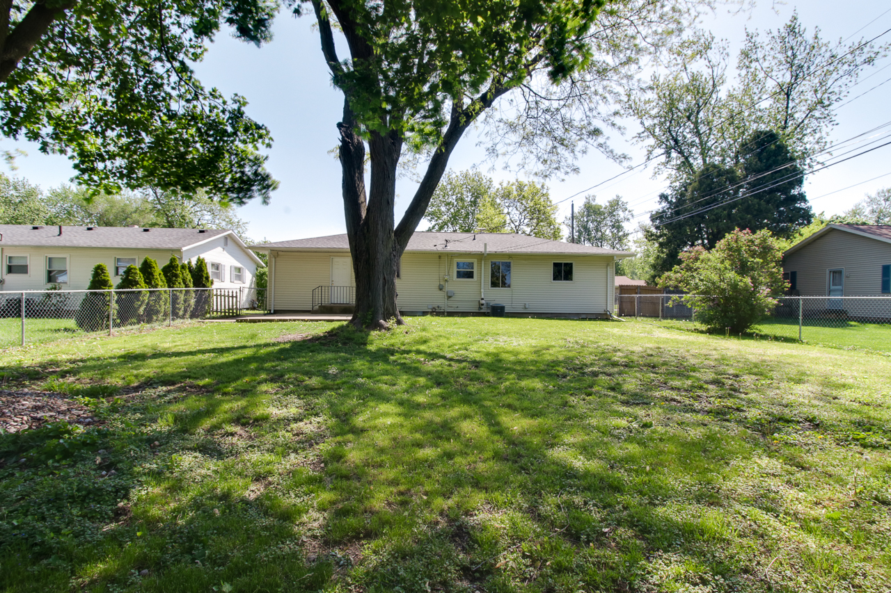 813 Parmon Road Bloomington, IL 61701 - Photo 20 of 23 a front view of house with yard and green space