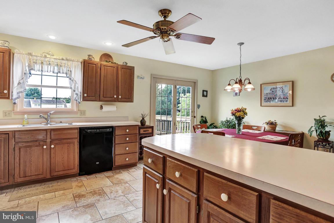 325 Partridge Drive Lititz, PA 17543 - Photo 9 of 25 Gallery Image 9