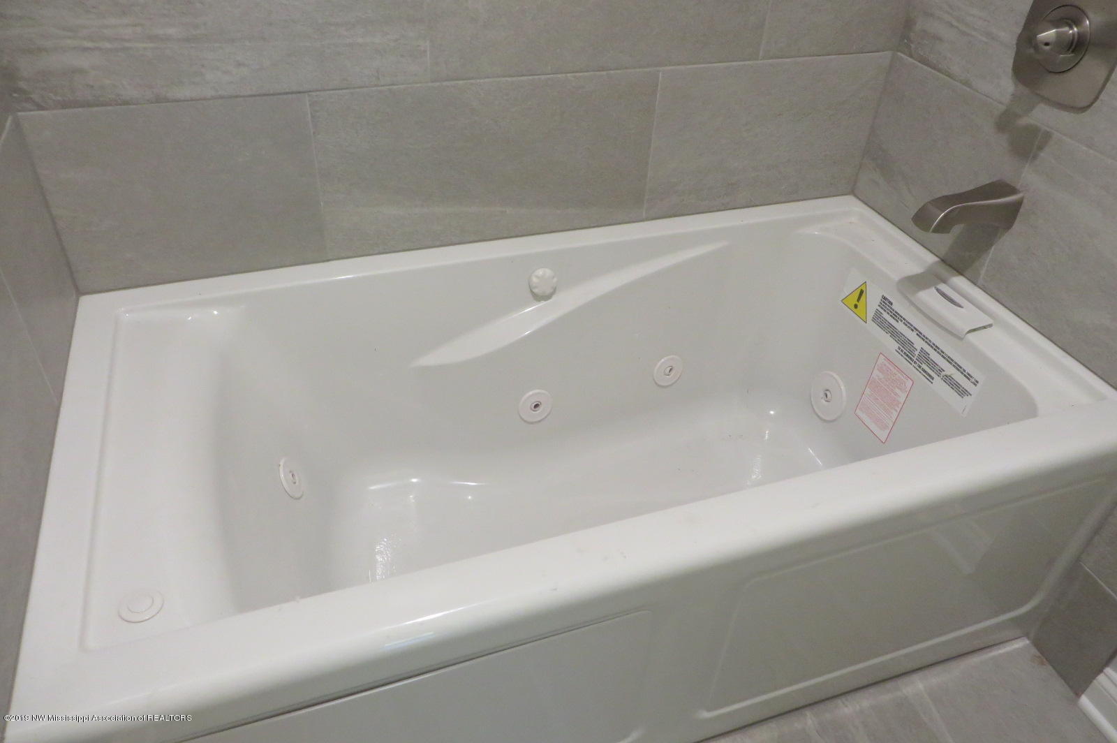 186 Forest Hill Road Byhalia, MS 38611 - Photo 19 of 26 Guest Bathroom