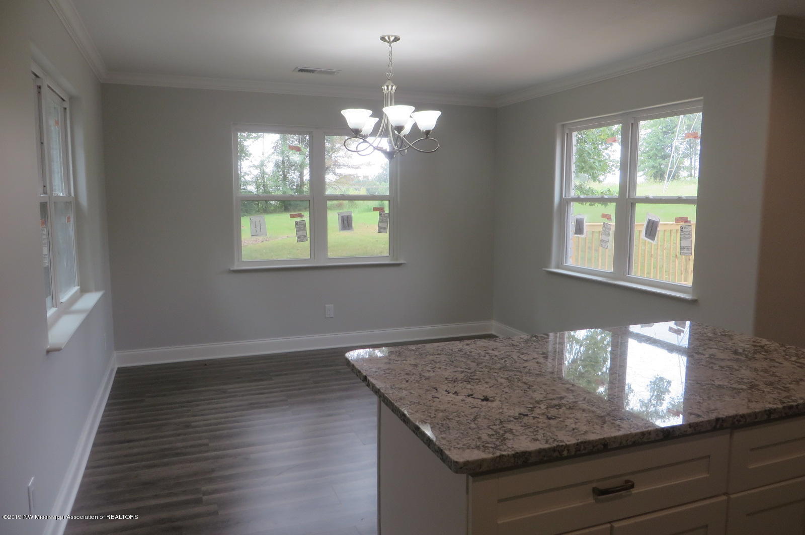186 Forest Hill Road Byhalia, MS 38611 - Photo 4 of 26 Breakfast Room