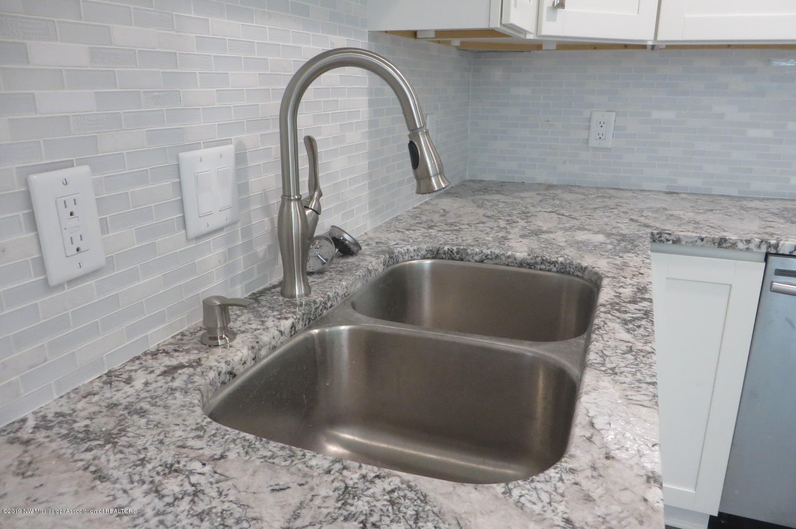 186 Forest Hill Road Byhalia, MS 38611 - Photo 5 of 26 Granite with Double Sink