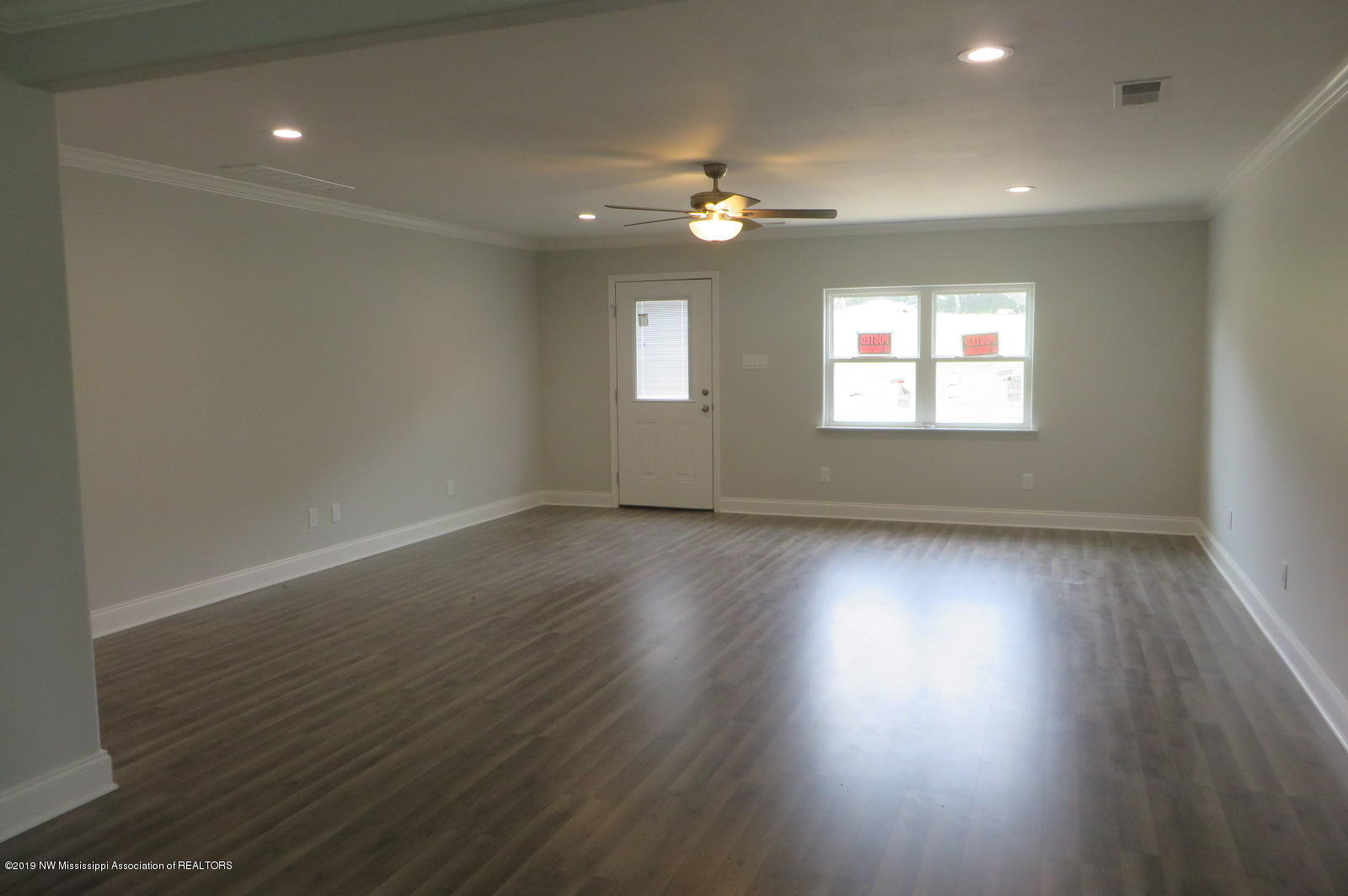 186 Forest Hill Road Byhalia, MS 38611 - Photo 8 of 26 Living Room
