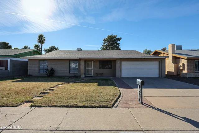 $1,900 | 3015 West Bluefield Avenue, Phoenix, AZ 85053