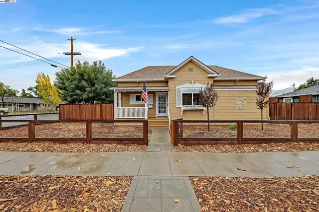 $1,289,000 | 589 South M Street, Livermore, CA 94550