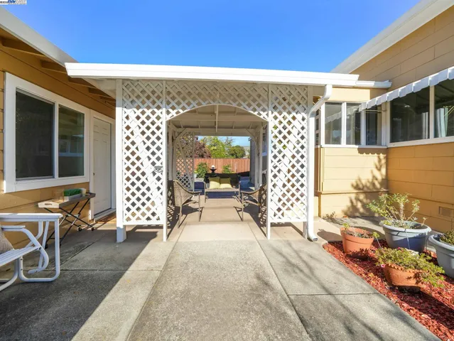 $1,089,000 | 589 South M Street, Livermore, CA 94550