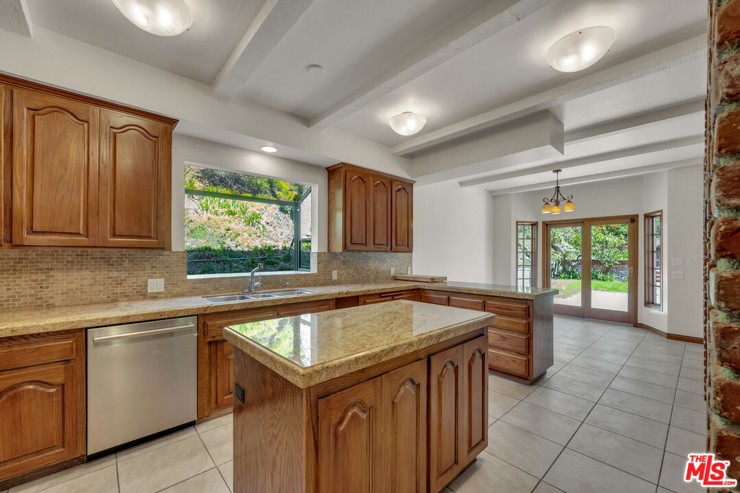 3274 Hutton Drive Beverly Hills, CA 90210 - Photo 4 of 23 a kitchen that has a sink and a stove in it
