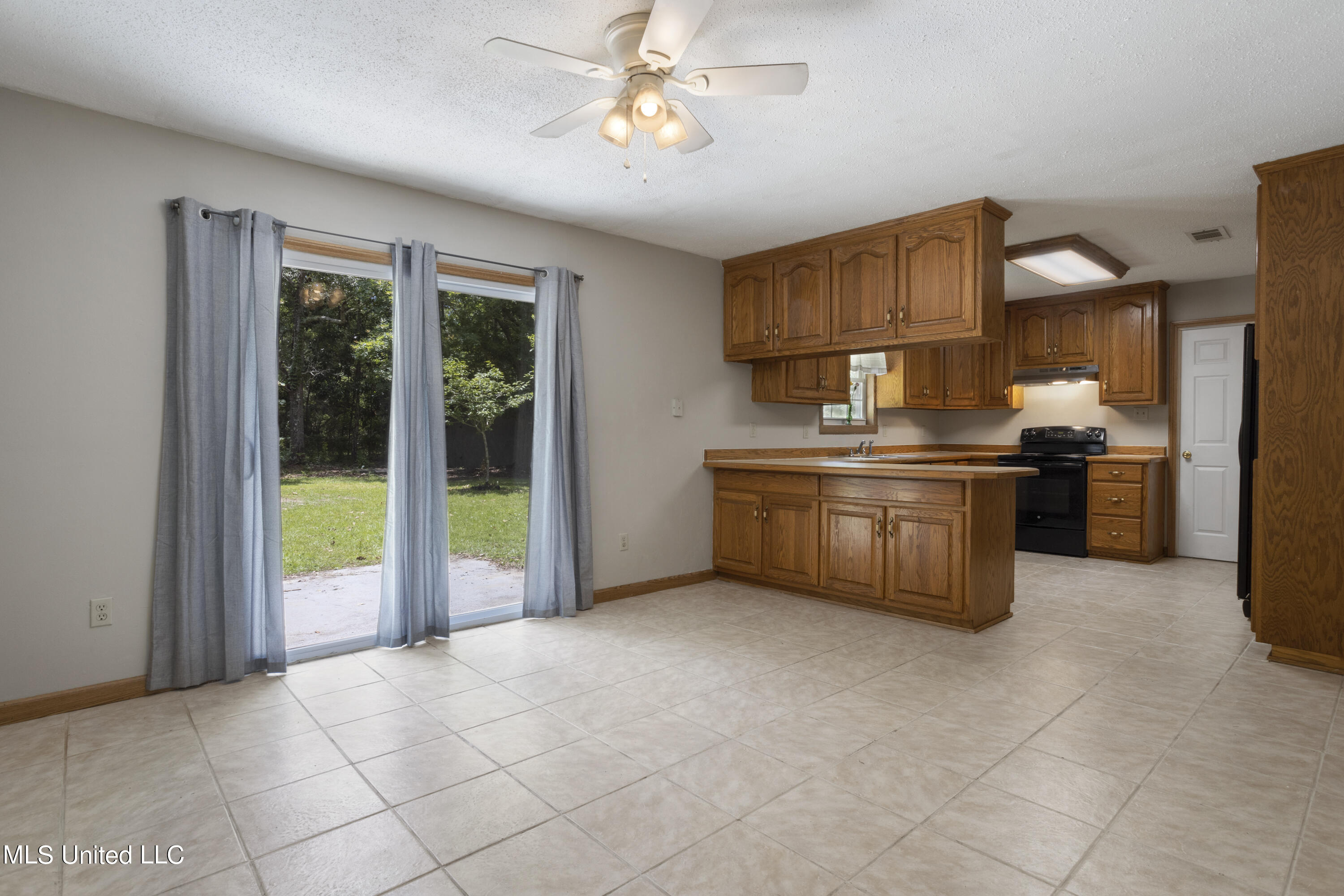 1700 Ladnier Road Gautier, MS 39553 - Photo 17 of 41 017 (1)
