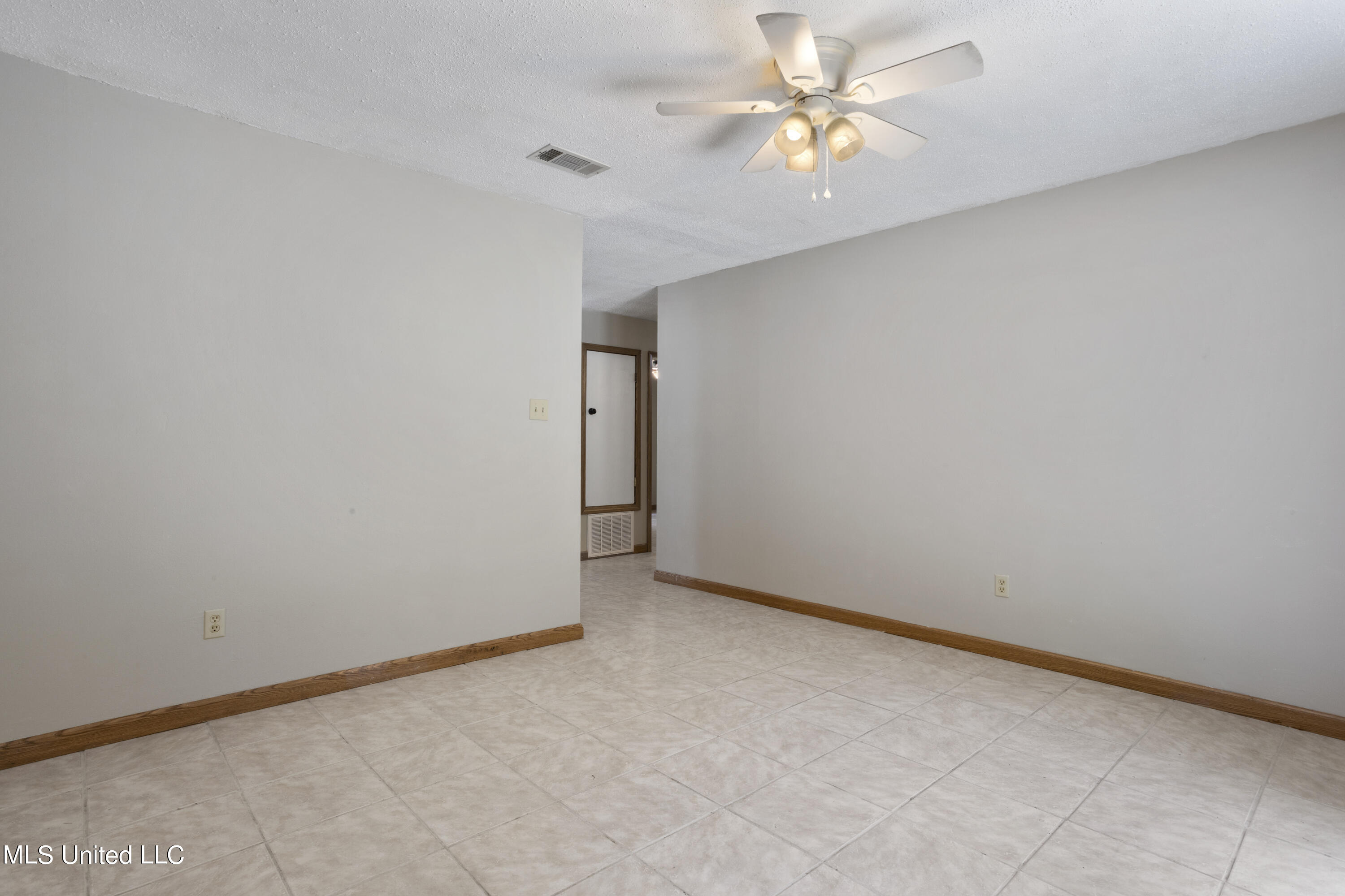 1700 Ladnier Road Gautier, MS 39553 - Photo 19 of 41 019 (1)