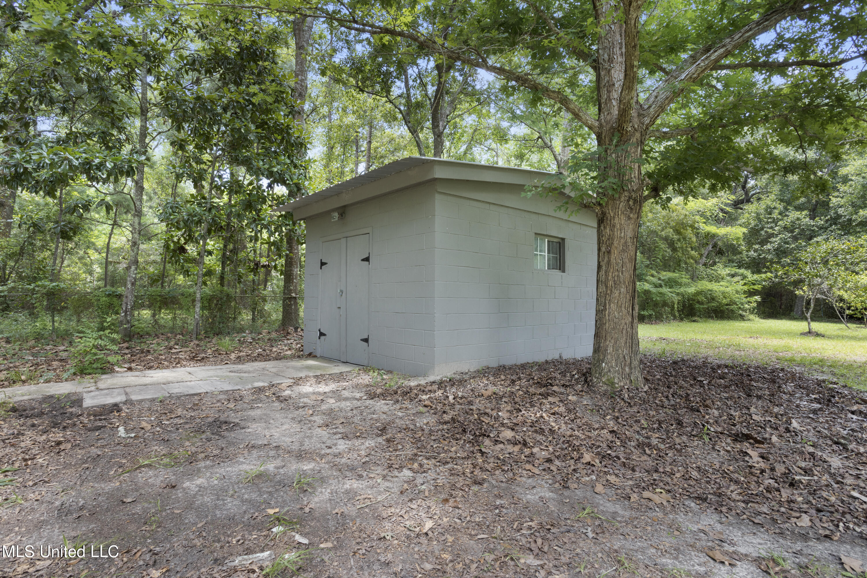 1700 Ladnier Road Gautier, MS 39553 - Photo 33 of 41 033