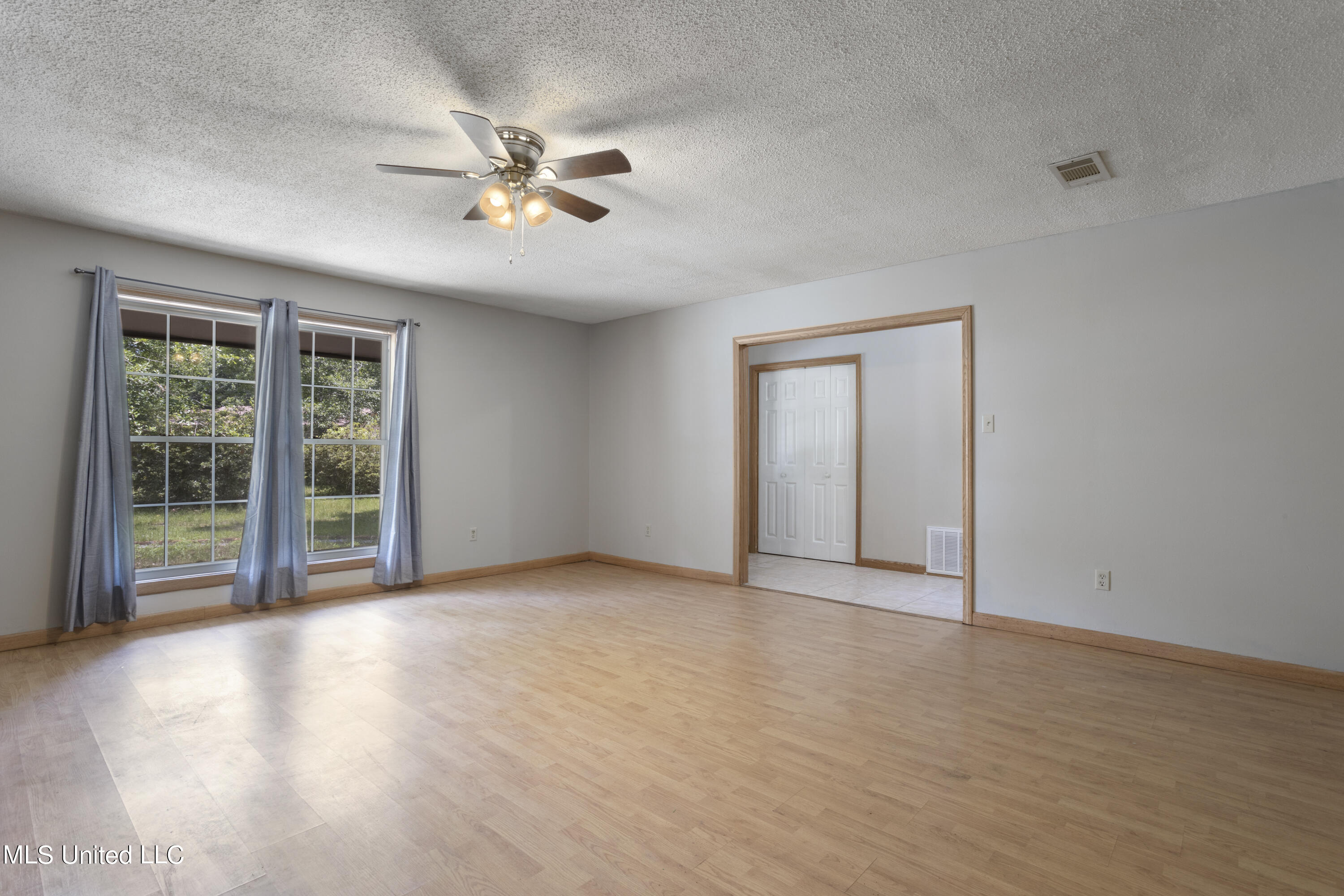 1700 Ladnier Road Gautier, MS 39553 - Photo 10 of 41 010 (1)