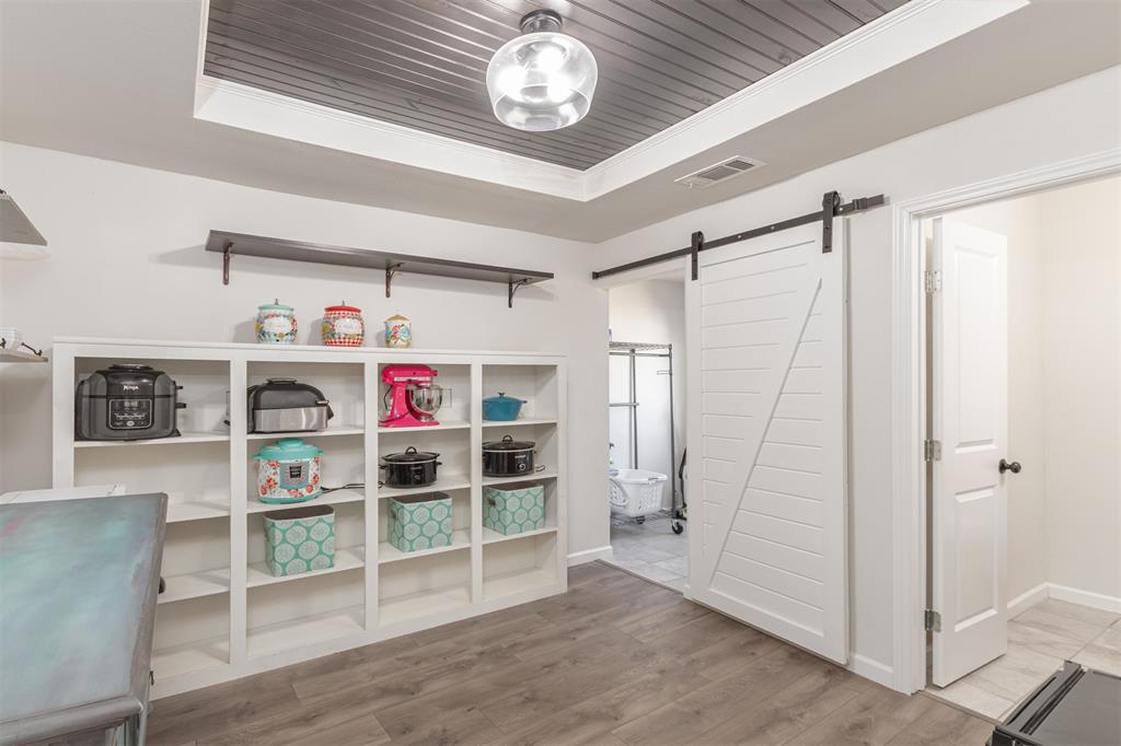 819 Beech Street Bonham, TX 75418 - Photo 11 of 35 Butler's Pantry or Home Office