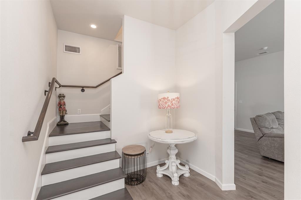 819 Beech Street Bonham, TX 75418 - Photo 4 of 35