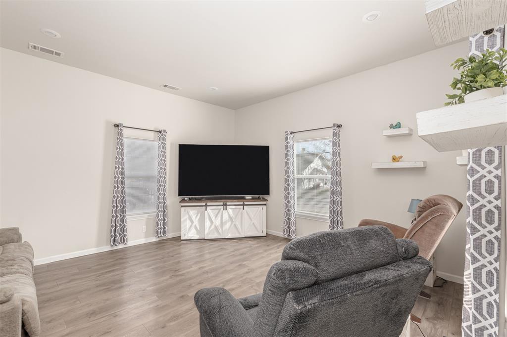 819 Beech Street Bonham, TX 75418 - Photo 5 of 35