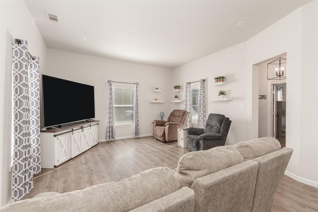 819 Beech Street Bonham, TX 75418 - Photo 6 of 35