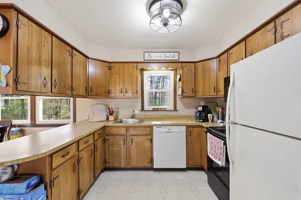 $325,900 | 31 Family Lane, Westfield, MA 01085