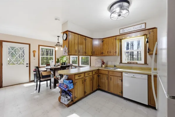 $325,900 | 31 Family Lane, Westfield, MA 01085