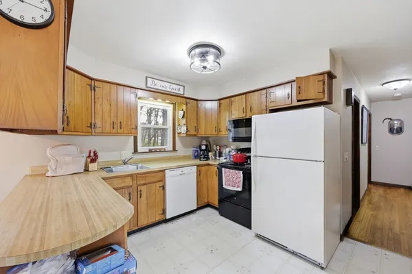 $325,900 | 31 Family Lane, Westfield, MA 01085