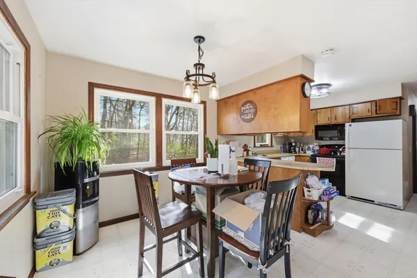 $325,900 | 31 Family Lane, Westfield, MA 01085