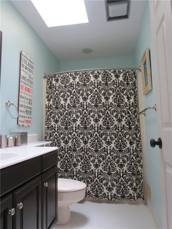236 Sweet Gum Road Pittsburgh, PA 15238 - Photo 21 of 25 The second floor guest bathroom has been updated and has a skylight!