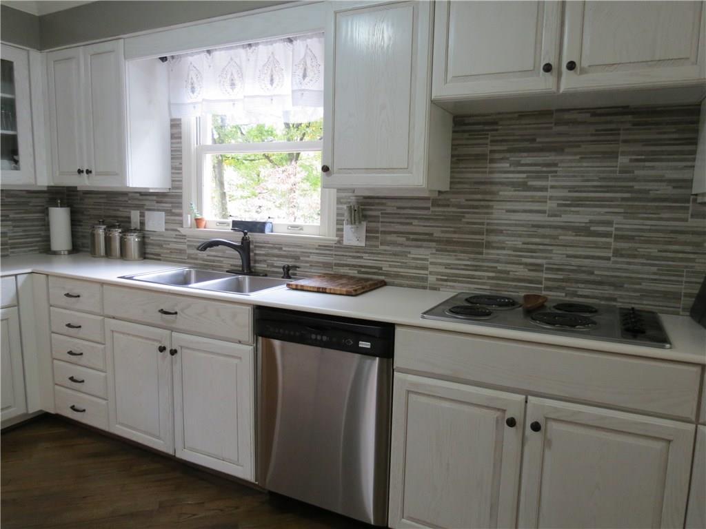236 Sweet Gum Road Pittsburgh, PA 15238 - Photo 5 of 25 Beautiful kitchen cabinets, stainless steel appliances and a gorgeous backsplash!