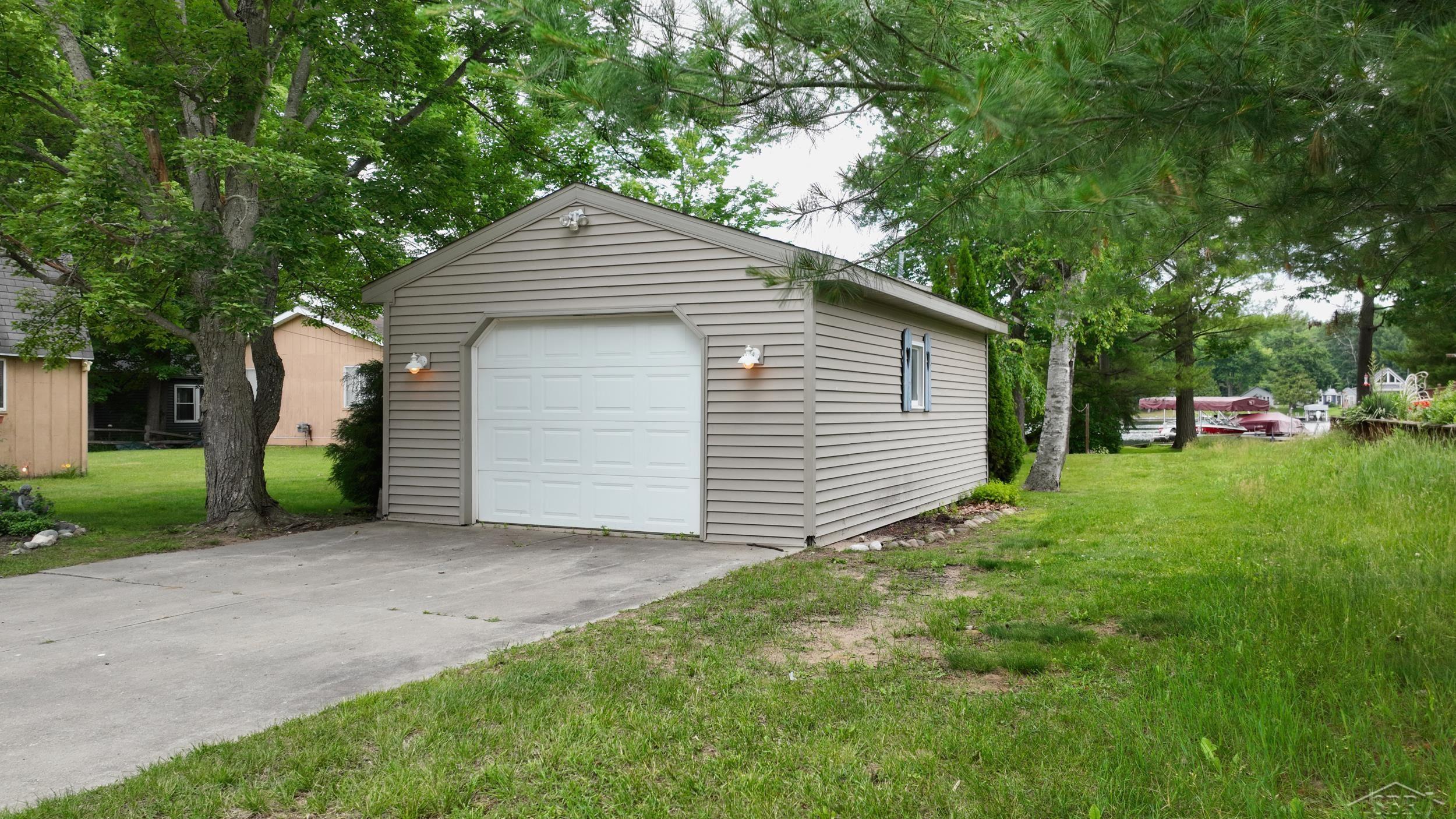 4344 Bay Road Gladwin, MI 48624 - Photo 36 of 59