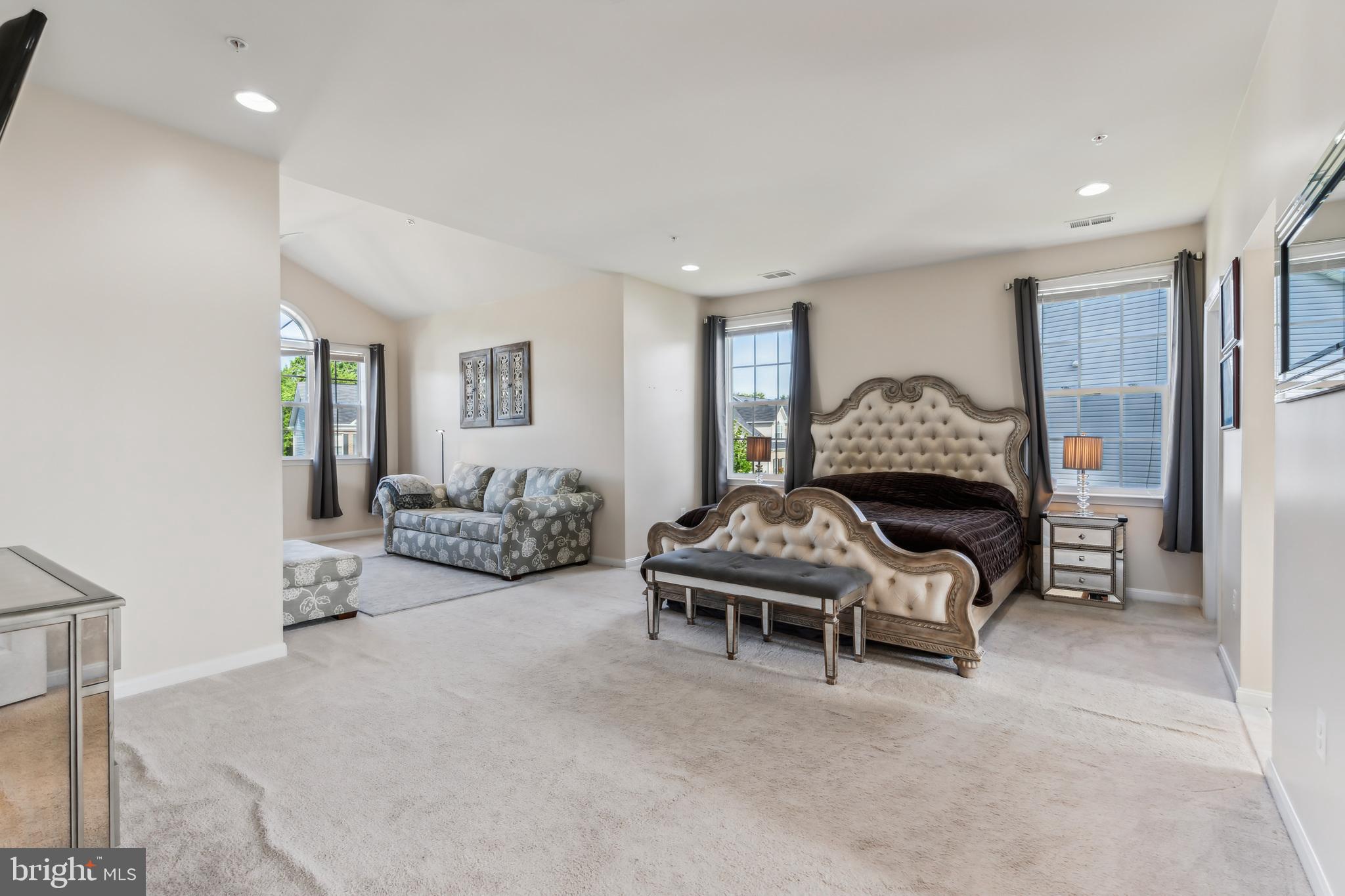 11538 Neon Road Fort Washington, MD 20744 - Photo 35 of 50 a living room with furniture and a couch